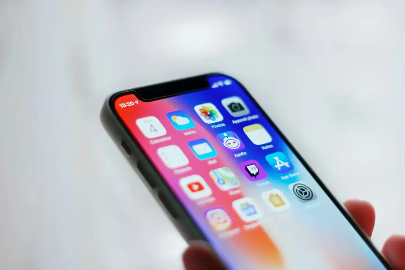iPhone kontrolujący odległość od ekranu